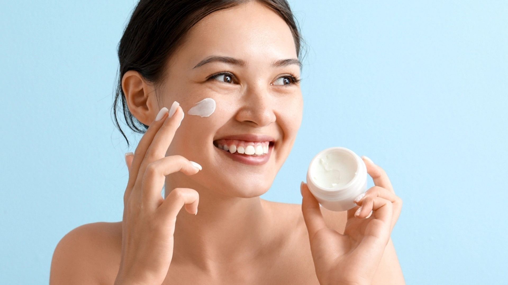 Pentingnya Merawat Kulit Wajah Menggunakan Skincare, Ada Sunscreen Juga